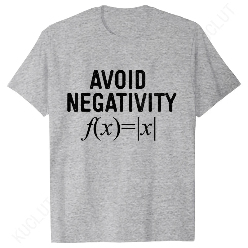 חולצת "Avoid Negativity" – מתמטיקה עם מסר חיובי | לחובבי נוסחאות וגיקיות ישראלית